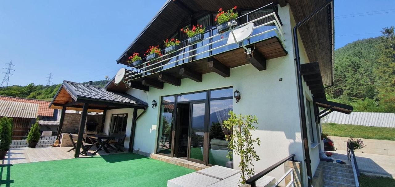 Casa Yla Villa Piatra Neamt Bagian luar foto